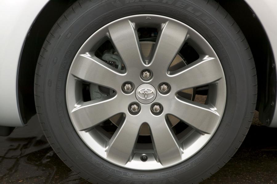 Колеса Toyota Avalon (GSX30) 2005 года  (фото 5 из 79)
